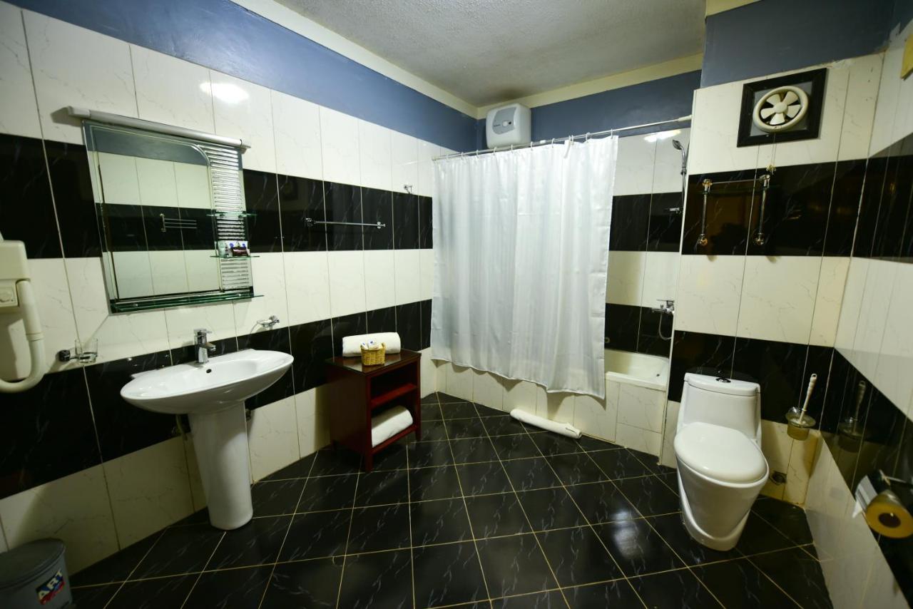 Mackinnon Suites Kampala Extérieur photo